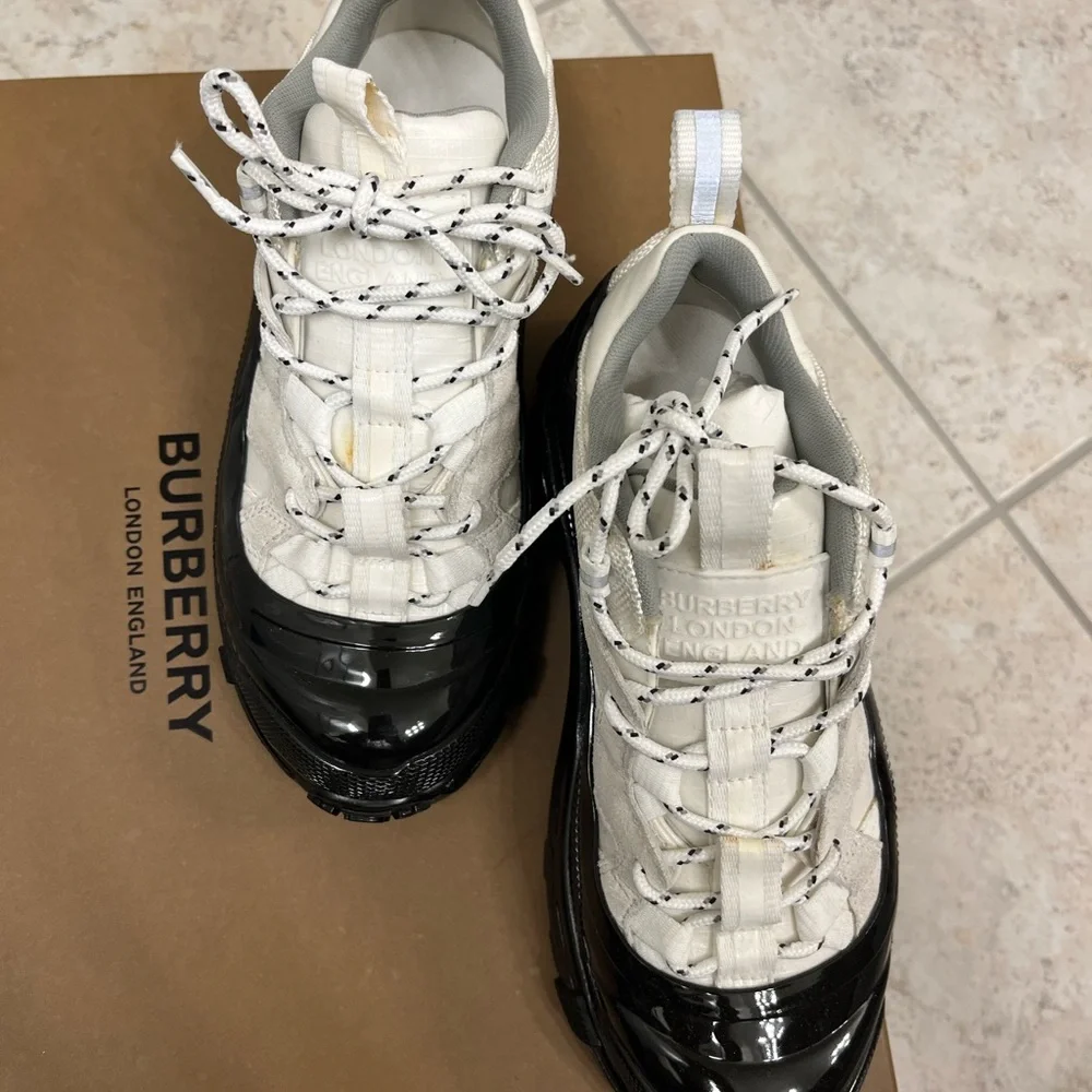 Burberry low top sneakers - Picture 3 of 11